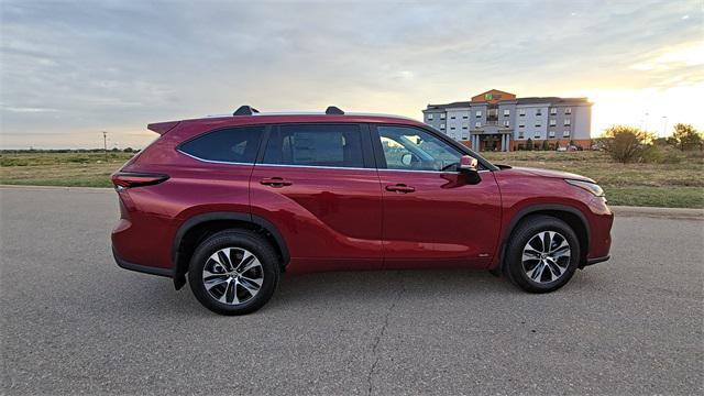new 2025 Toyota Highlander Hybrid car, priced at $51,517