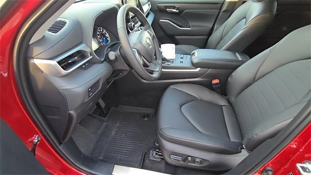 new 2025 Toyota Highlander Hybrid car, priced at $51,517