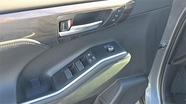 new 2026 Toyota Highlander Hybrid car, priced at $56,674