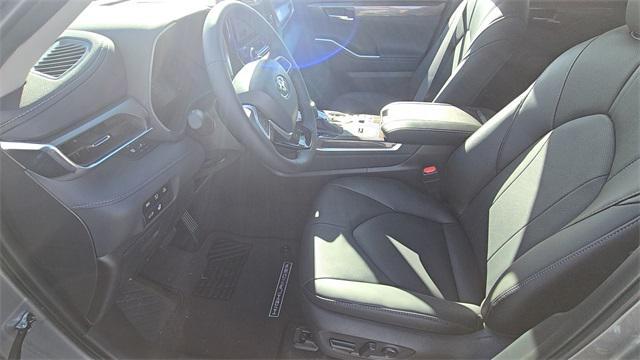 new 2026 Toyota Highlander Hybrid car, priced at $56,674