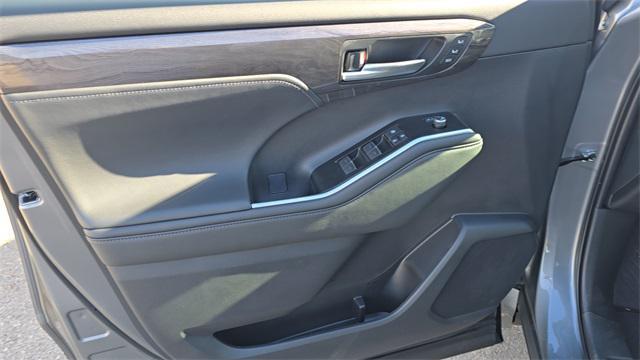 new 2026 Toyota Highlander Hybrid car, priced at $56,674