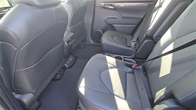 new 2026 Toyota Highlander Hybrid car, priced at $56,674