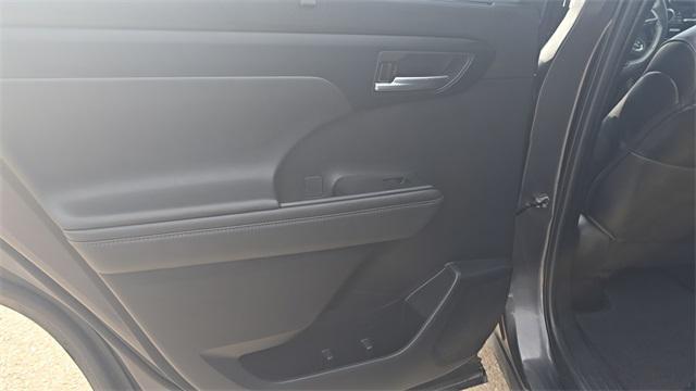 used 2022 Toyota Highlander car, priced at $30,524