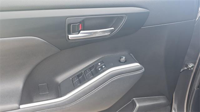 used 2022 Toyota Highlander car, priced at $30,524