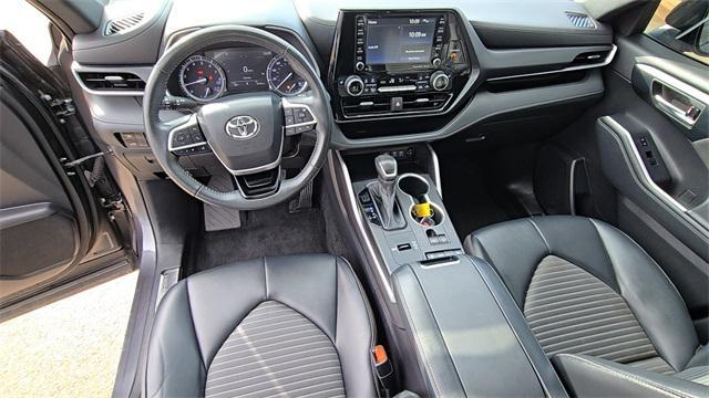 used 2022 Toyota Highlander car, priced at $30,524