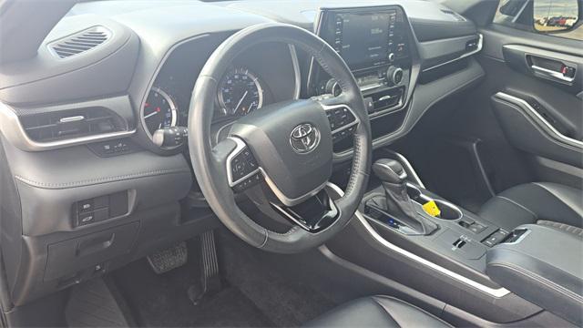 used 2022 Toyota Highlander car, priced at $30,524