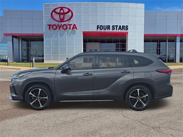 used 2022 Toyota Highlander car, priced at $30,524