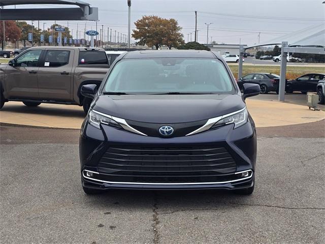 used 2023 Toyota Sienna car, priced at $44,881