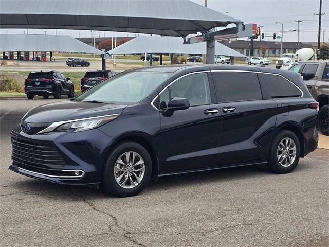 used 2023 Toyota Sienna car, priced at $44,881