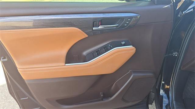 used 2022 Toyota Highlander car