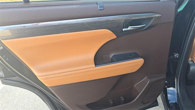 used 2022 Toyota Highlander car