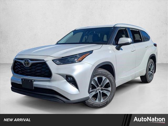 used 2022 Toyota Highlander car, priced at $35,992