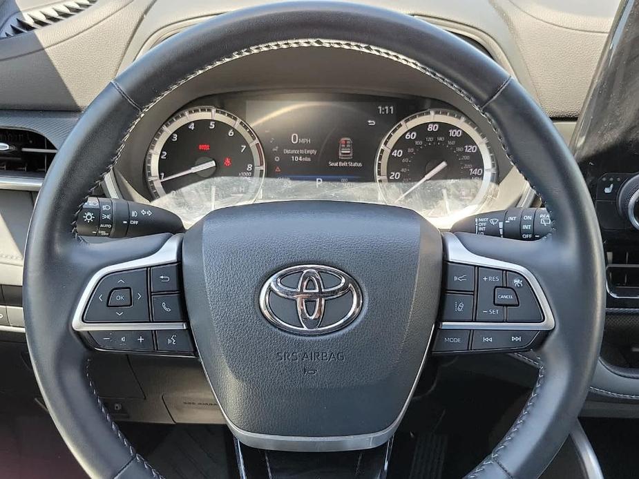 used 2022 Toyota Highlander car, priced at $38,777