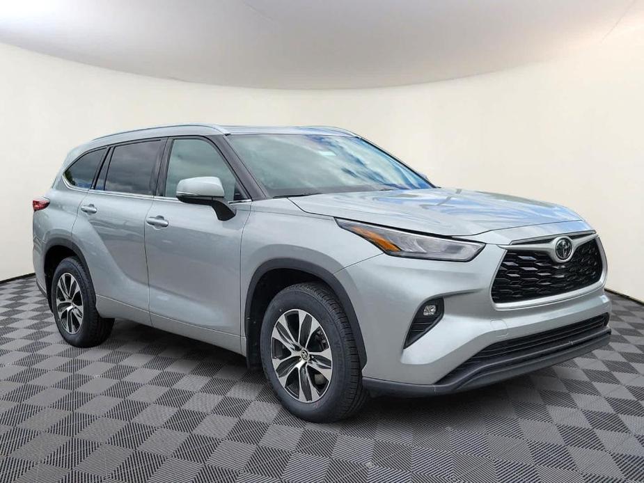 used 2020 Toyota Highlander car, priced at $27,777