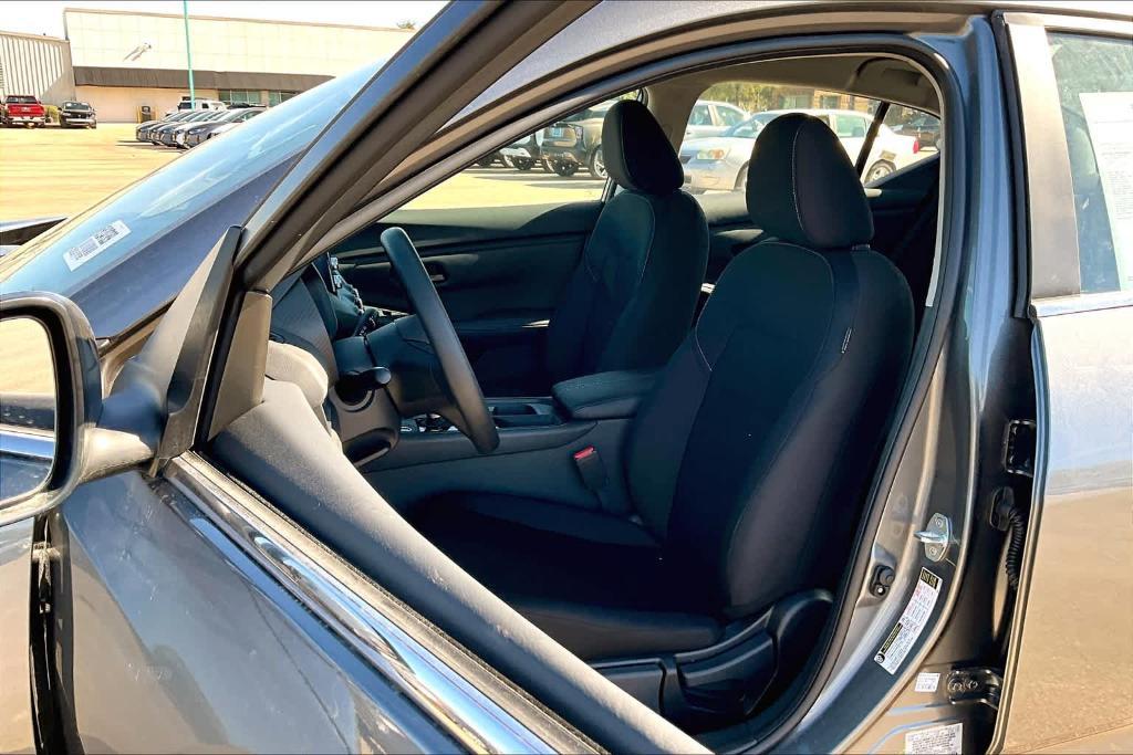 new 2025 Nissan Sentra car, priced at $21,925