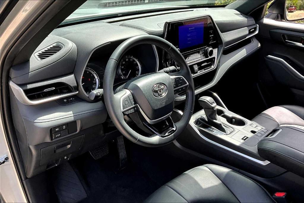 used 2024 Toyota Highlander car, priced at $41,697