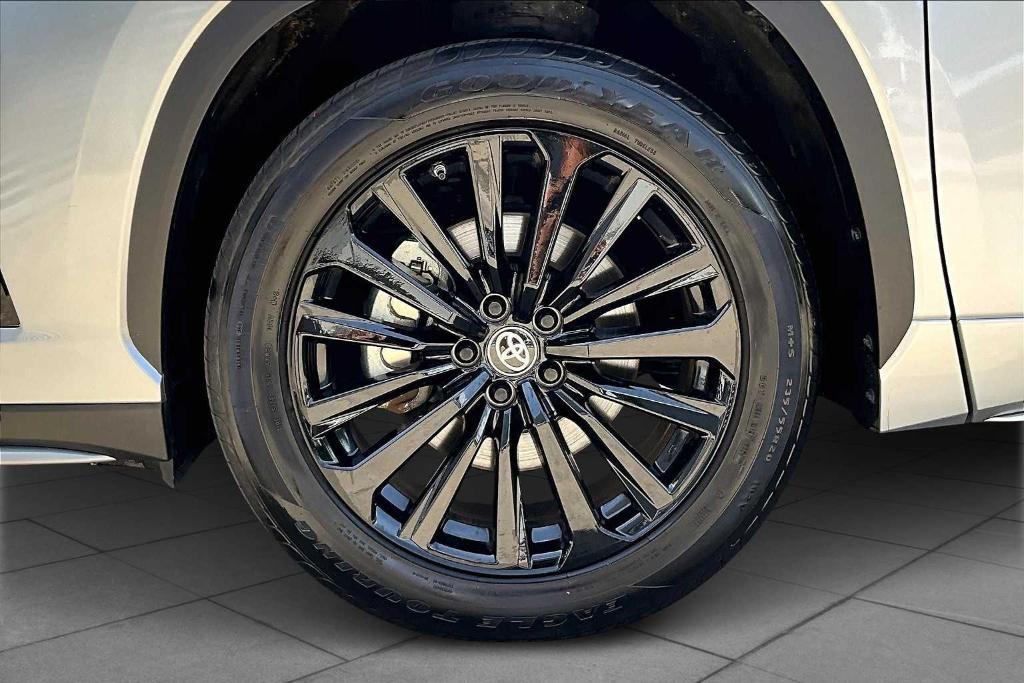 used 2024 Toyota Highlander car, priced at $41,697