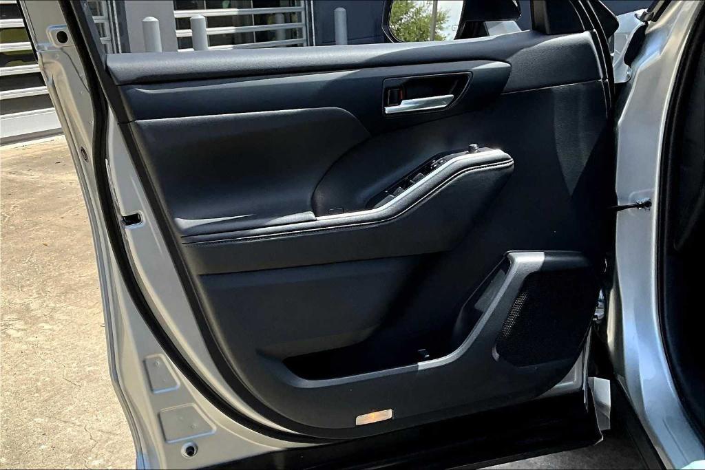 used 2024 Toyota Highlander car, priced at $41,697