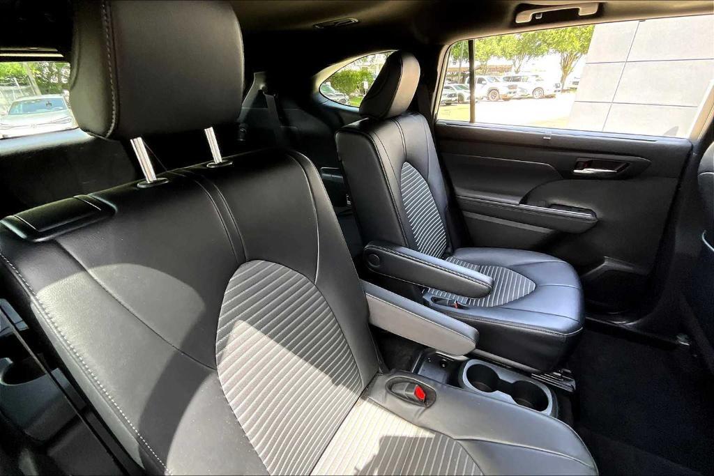 used 2024 Toyota Highlander car, priced at $41,697
