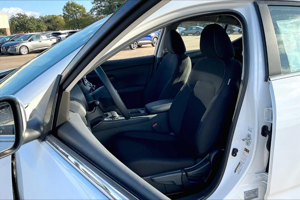 new 2025 Nissan Sentra car, priced at $21,925