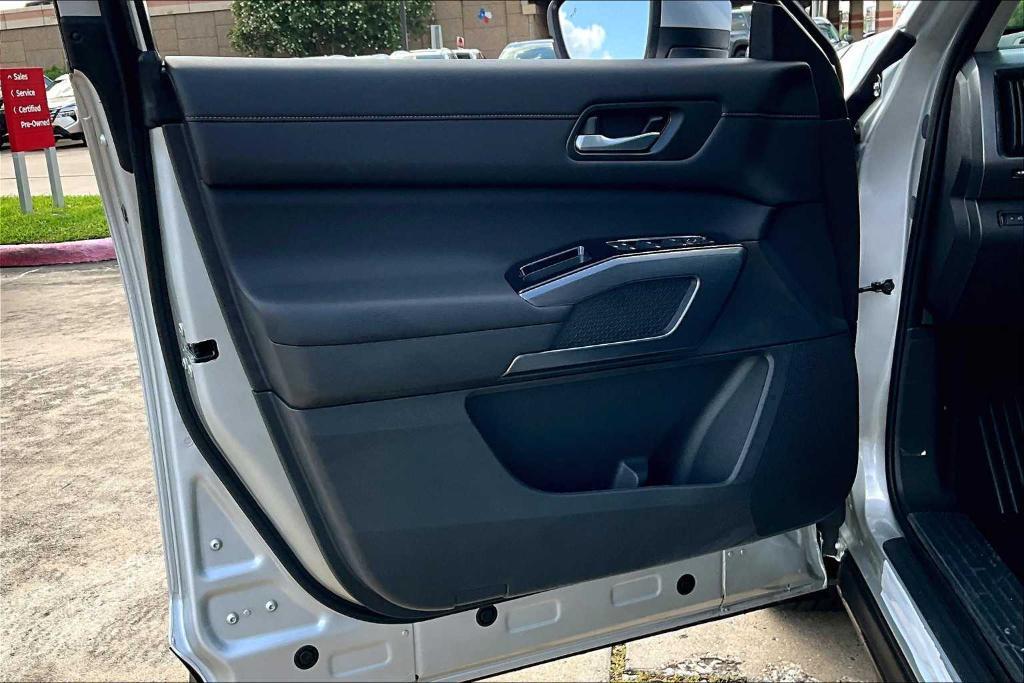 new 2025 Nissan Pathfinder car, priced at $44,255