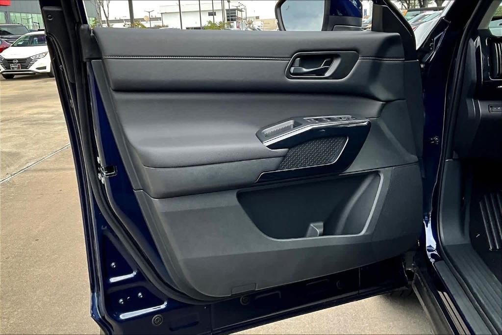 new 2025 Nissan Pathfinder car, priced at $32,925