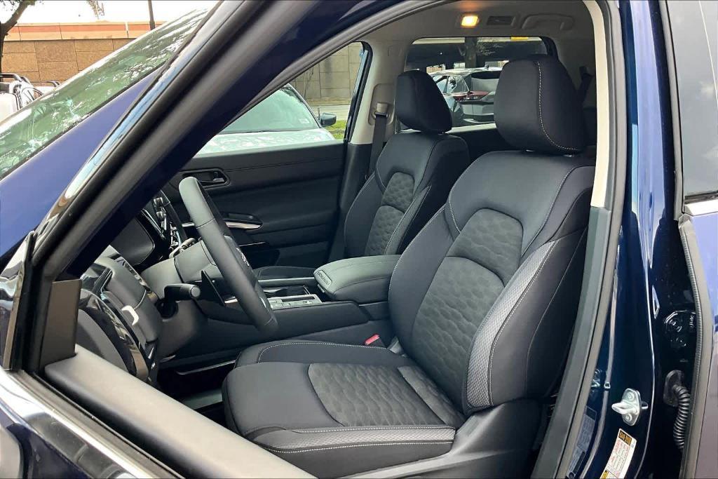 new 2025 Nissan Pathfinder car, priced at $32,925