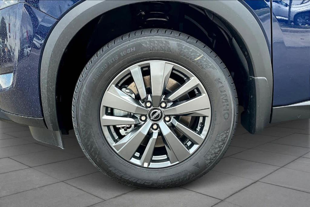 new 2025 Nissan Pathfinder car, priced at $32,925