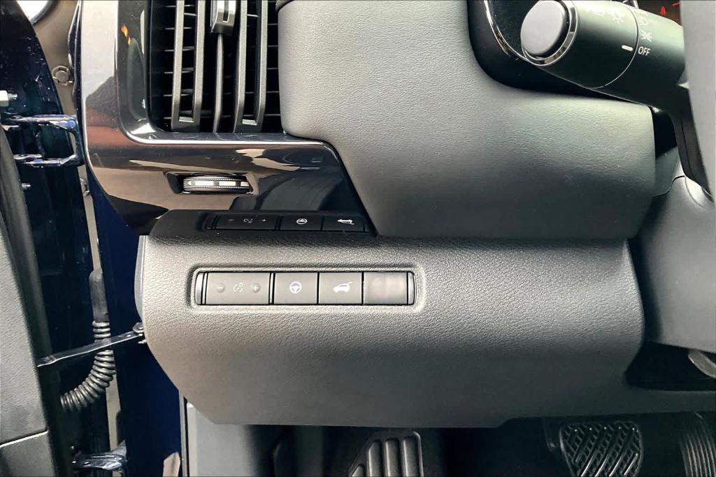 new 2025 Nissan Pathfinder car, priced at $32,925