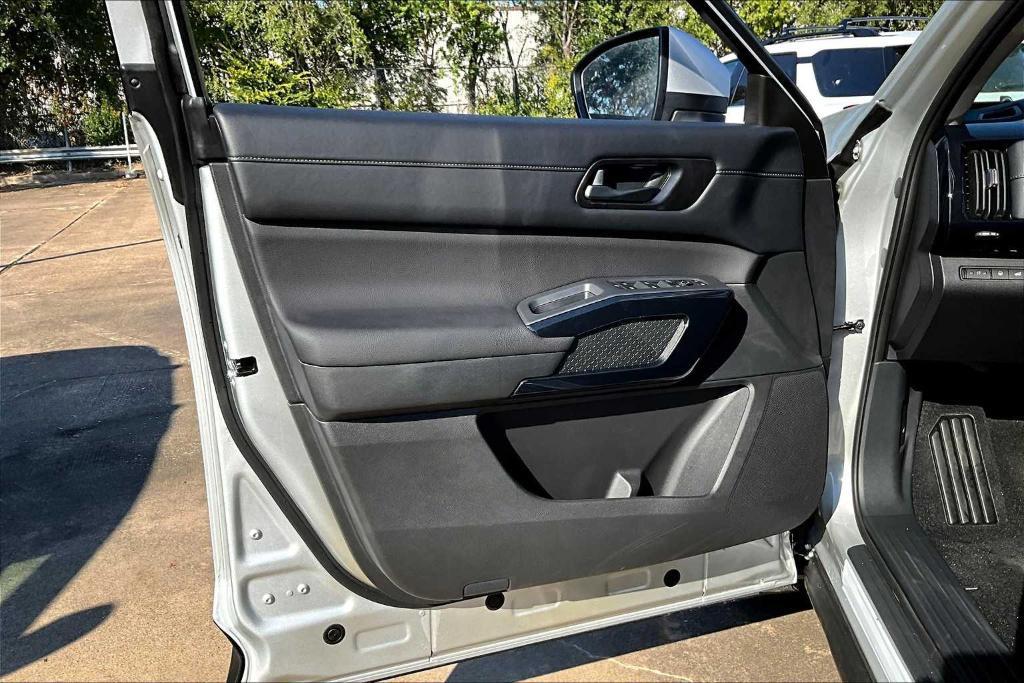 new 2025 Nissan Pathfinder car, priced at $33,223