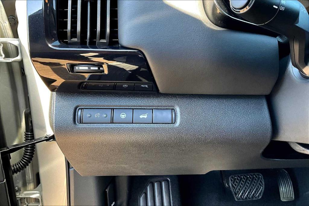 new 2025 Nissan Pathfinder car, priced at $33,223