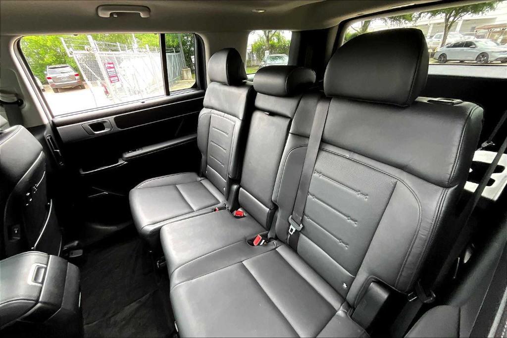 used 2024 Hyundai Santa Fe car, priced at $37,000