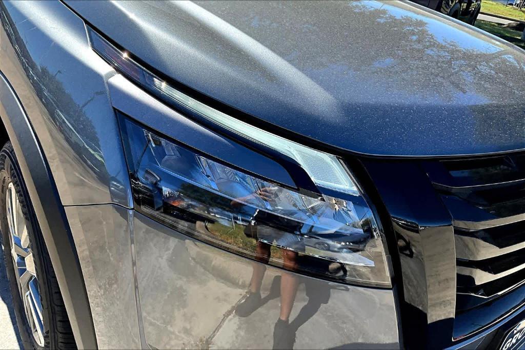 new 2025 Nissan Pathfinder car, priced at $35,223