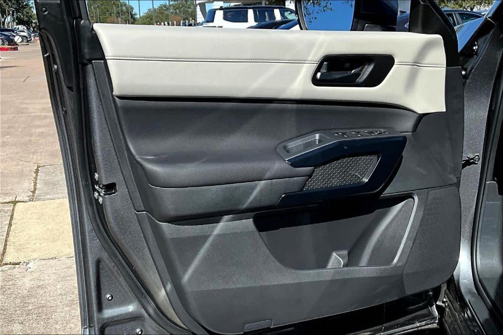 new 2025 Nissan Pathfinder car, priced at $35,223