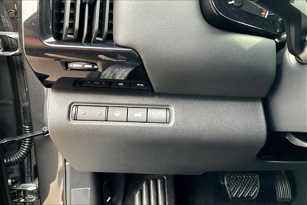 new 2025 Nissan Pathfinder car, priced at $33,223