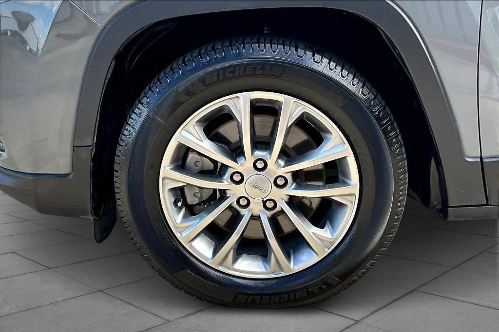 used 2021 Jeep Cherokee car, priced at $13,995