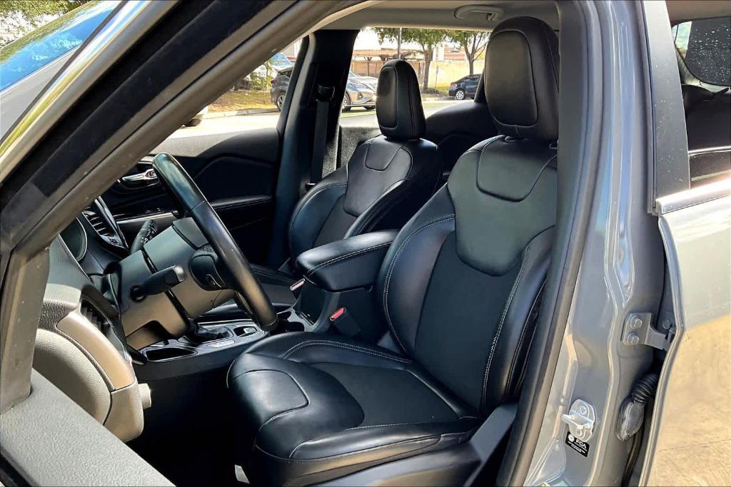 used 2021 Jeep Cherokee car, priced at $13,995