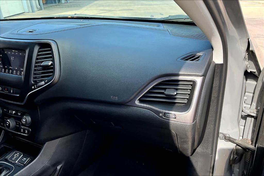 used 2021 Jeep Cherokee car, priced at $13,995