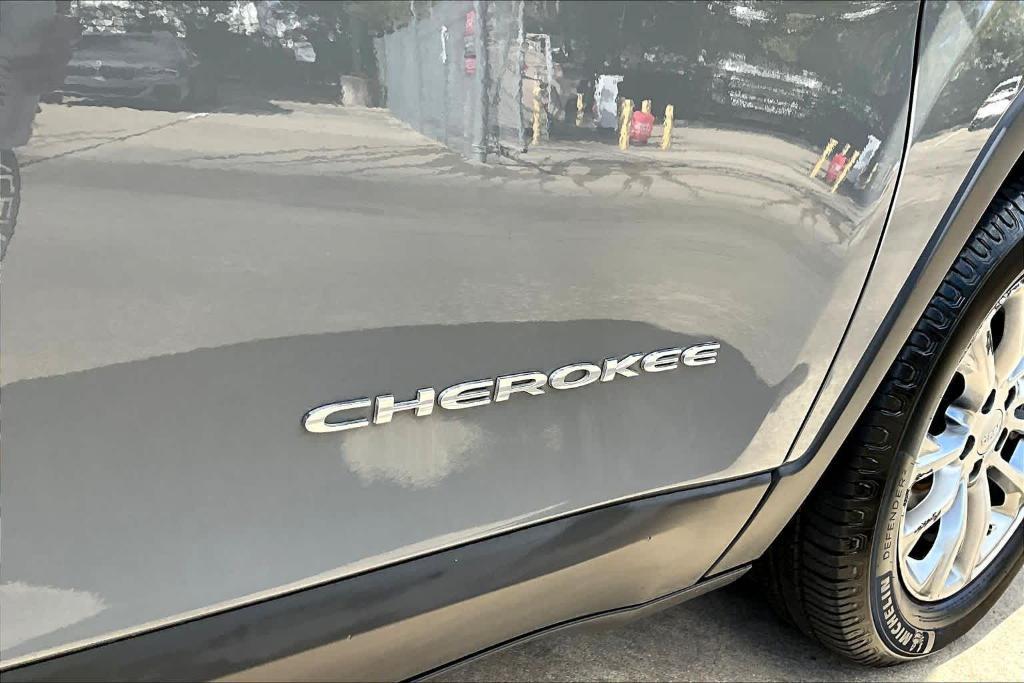 used 2021 Jeep Cherokee car, priced at $13,995