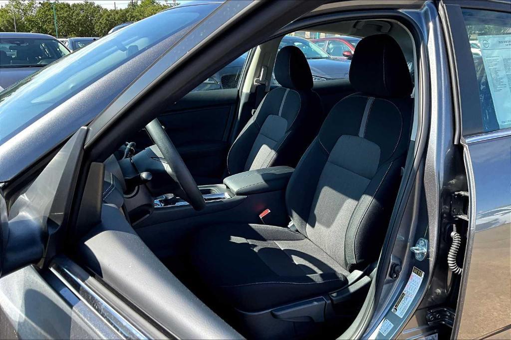 new 2025 Nissan Sentra car, priced at $22,250