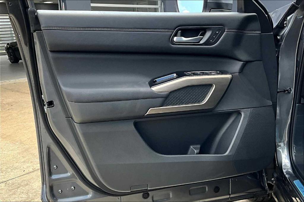 new 2025 Nissan Pathfinder car, priced at $41,865