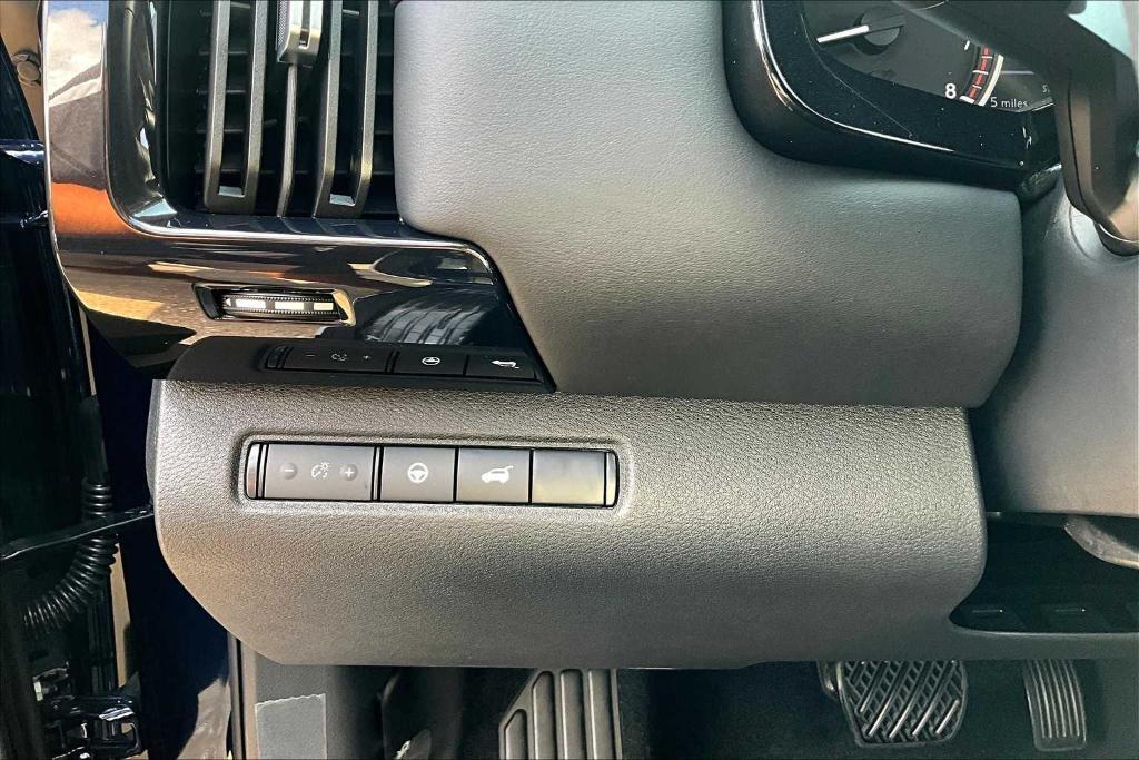 new 2025 Nissan Pathfinder car, priced at $32,925