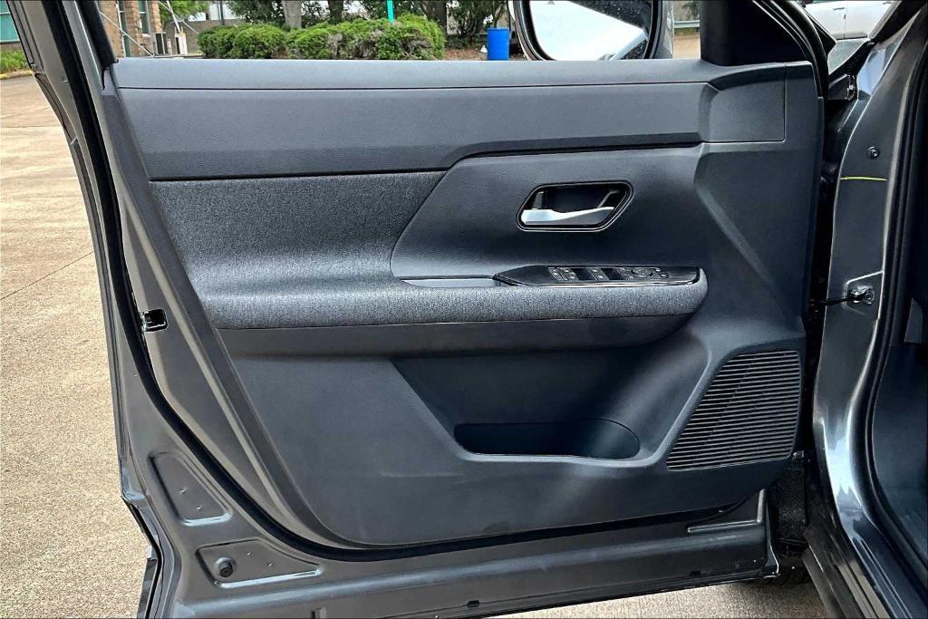 new 2025 Nissan Kicks car, priced at $27,381
