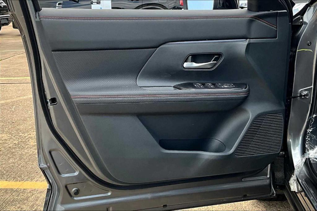 new 2025 Nissan Kicks car, priced at $28,651