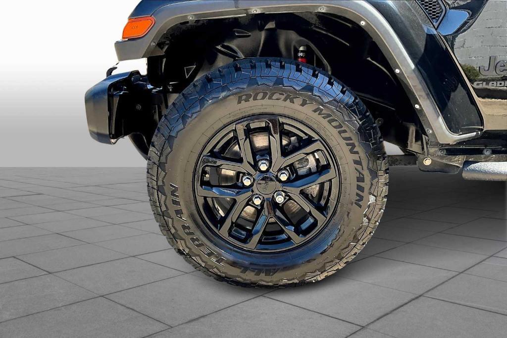 used 2022 Jeep Gladiator car, priced at $28,473