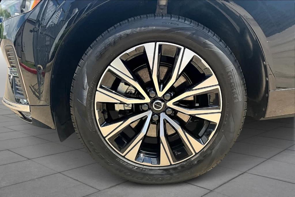 used 2023 Volvo XC60 car, priced at $37,400