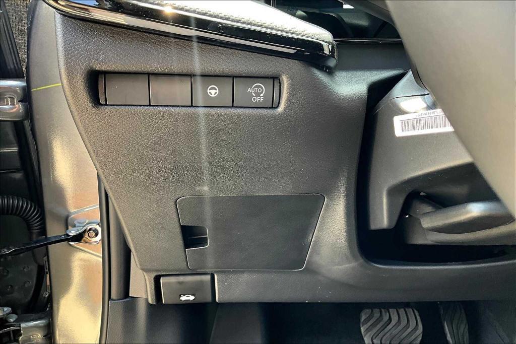 new 2025 Nissan Kicks car, priced at $24,307