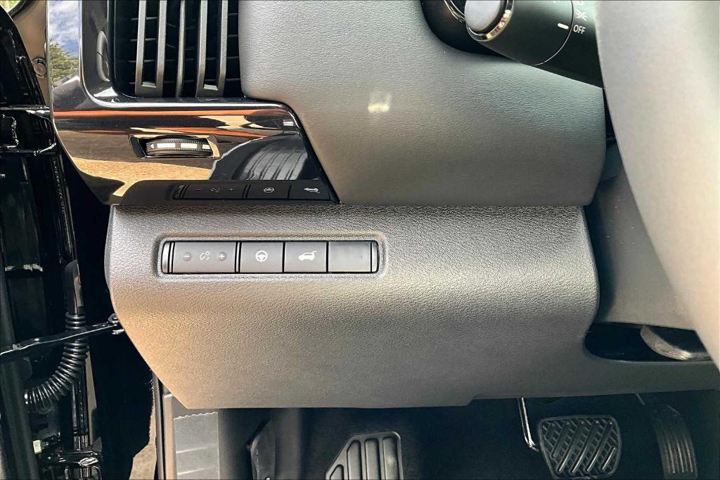 new 2025 Nissan Pathfinder car, priced at $41,025