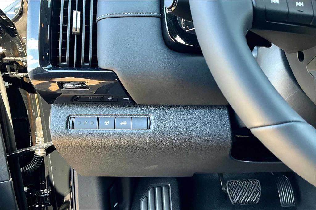 new 2025 Nissan Pathfinder car, priced at $32,728