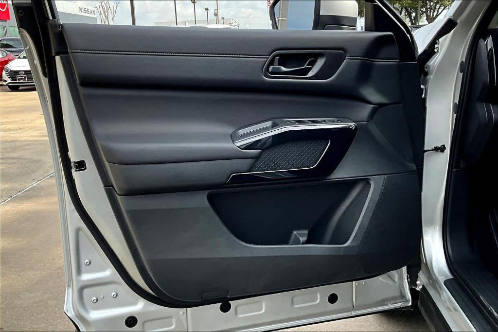 new 2025 Nissan Pathfinder car, priced at $32,728